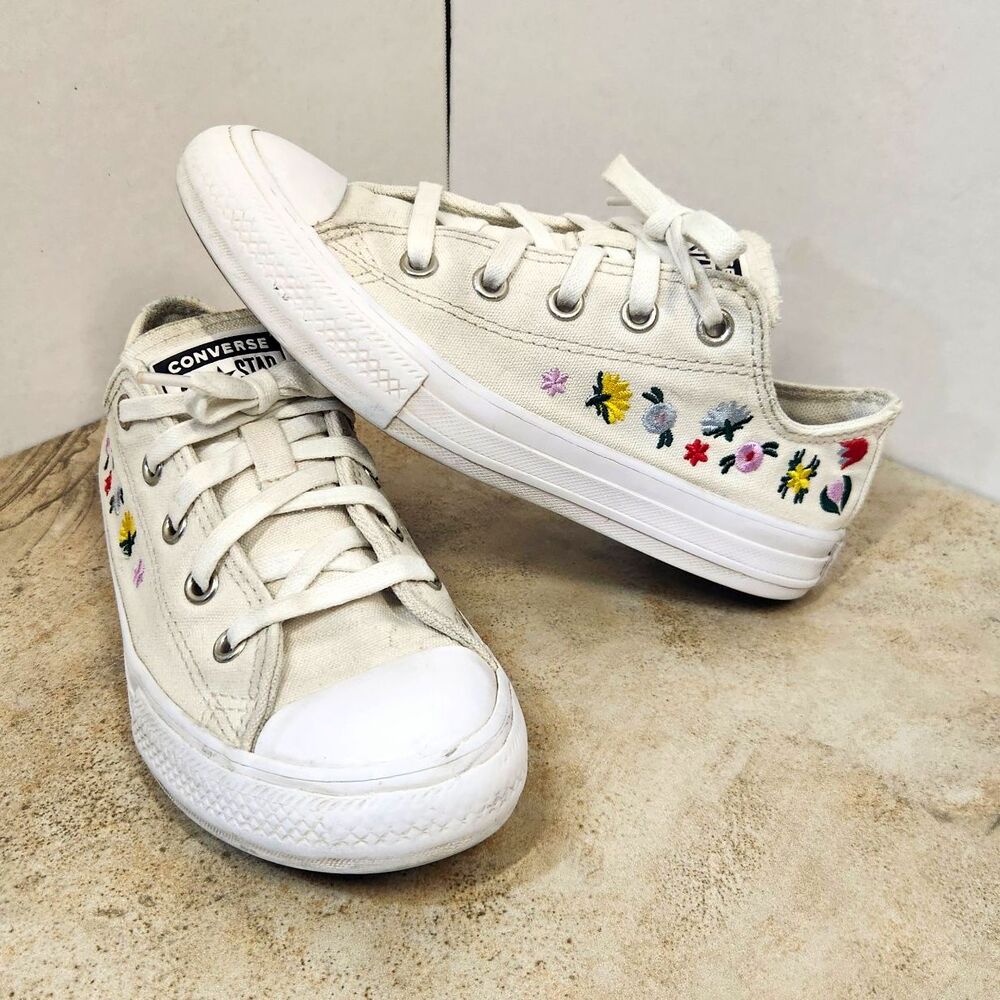 Converse All Star Girls 1.5Y Low Top Sneaker Cream Canvas Floral Embroidery